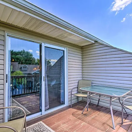 Cozy And Convenient Branson Condo With Balcony!
